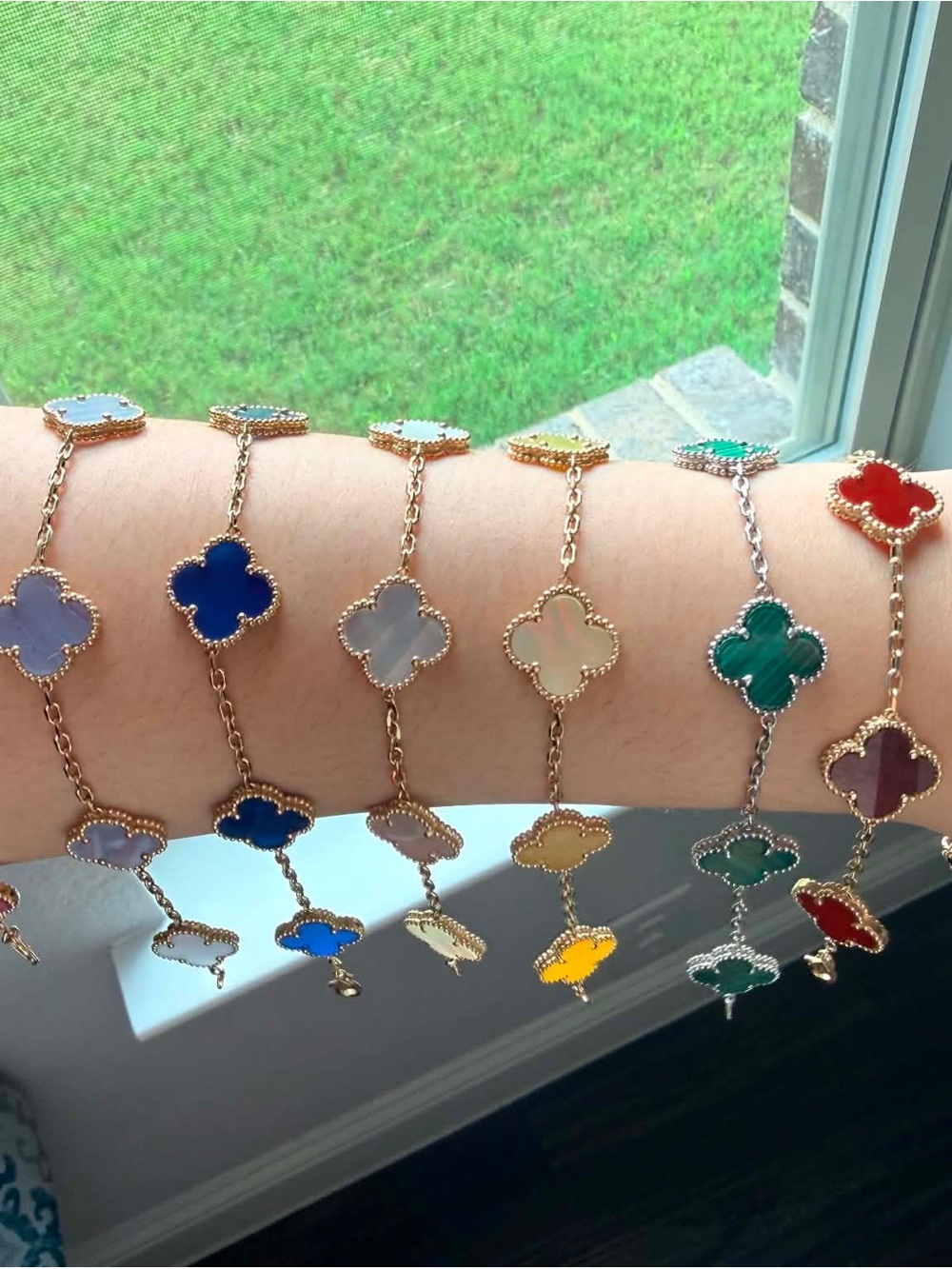 Multi-Color Clover Pendant Station Bracelet - Gold Chain. Made of 18 karat gold